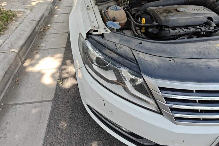 Used Volkswagen FAW-Volkswagen CC 2016 1.8TSI Luxury Model Right Front Headlight