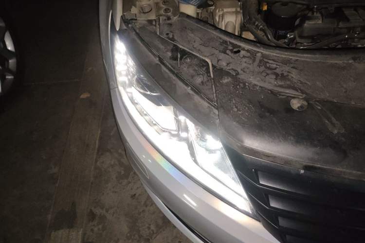 Used Volkswagen FAW-Volkswagen CC 2016 1.8TSI Luxury Model Right Front Headlight