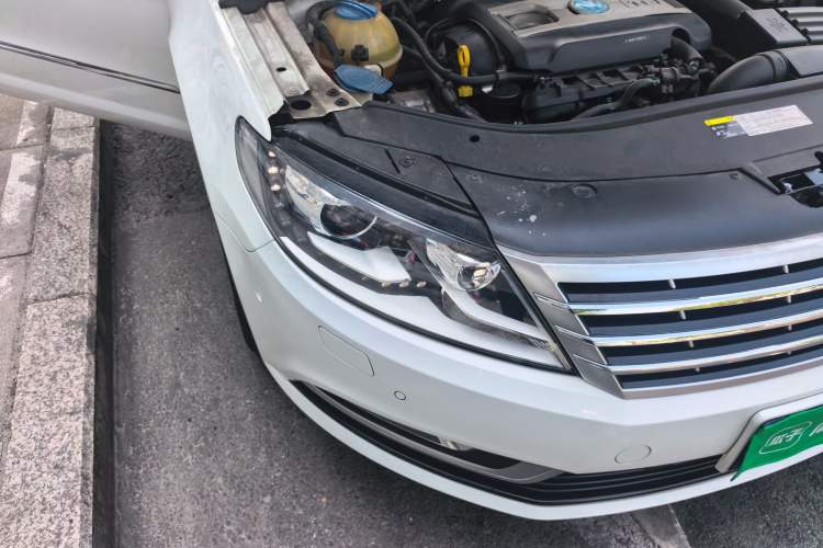 Used Volkswagen FAW-Volkswagen CC 2016 1.8TSI Luxury Model Right Front Headlight