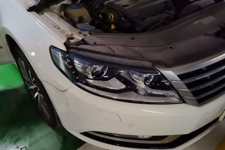Used Volkswagen FAW-Volkswagen CC 2016 1.8TSI Luxury Model Right Front Headlight