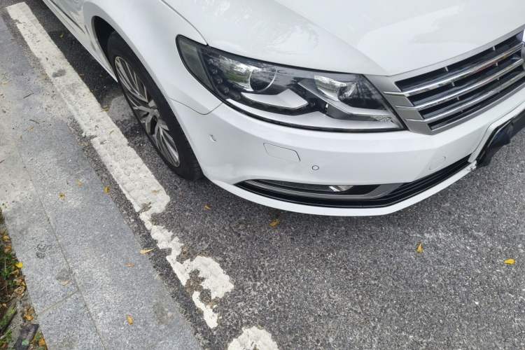 Used Volkswagen FAW-Volkswagen CC 2016 1.8TSI Luxury Model Right Front Headlight