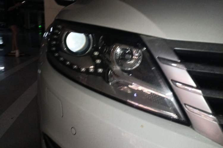 Used Volkswagen FAW-Volkswagen CC 2016 1.8TSI Luxury Model Right Front Headlight