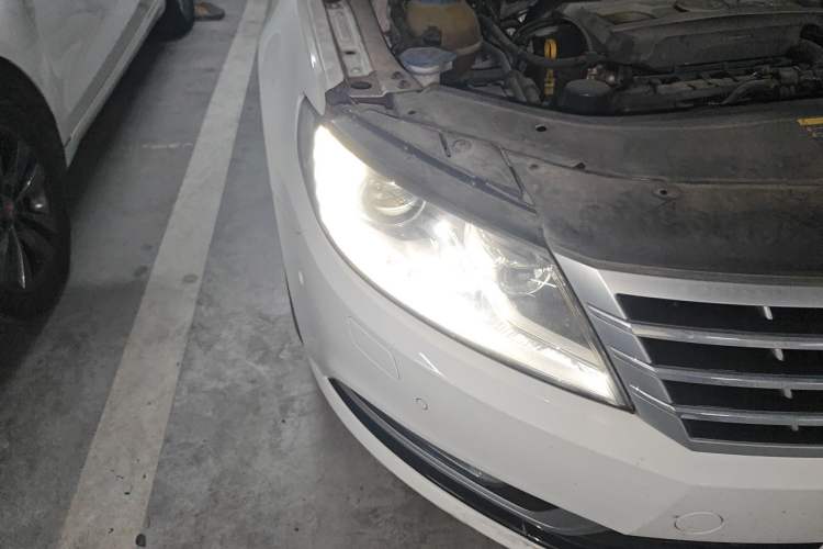 Used Volkswagen FAW-Volkswagen CC 2016 1.8TSI Luxury Model Right Front Headlight