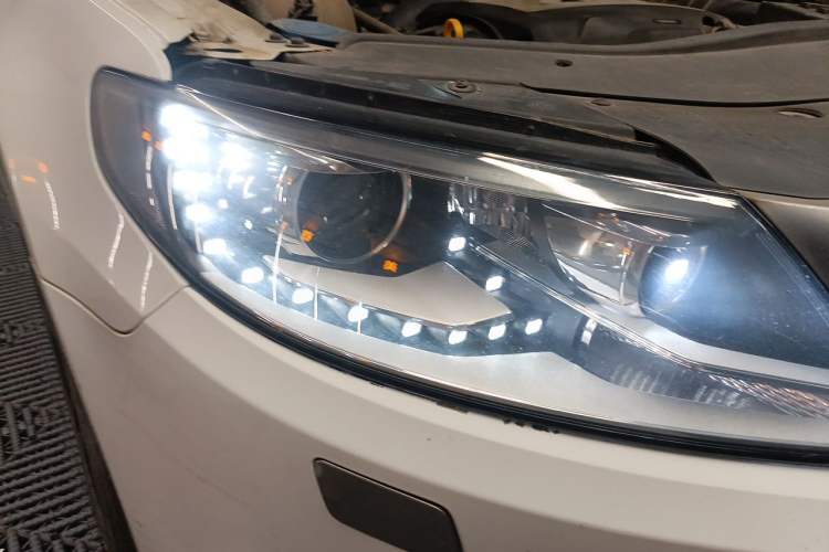 Used Volkswagen FAW-Volkswagen CC 2016 1.8TSI Prestige Model Right Front Headlight