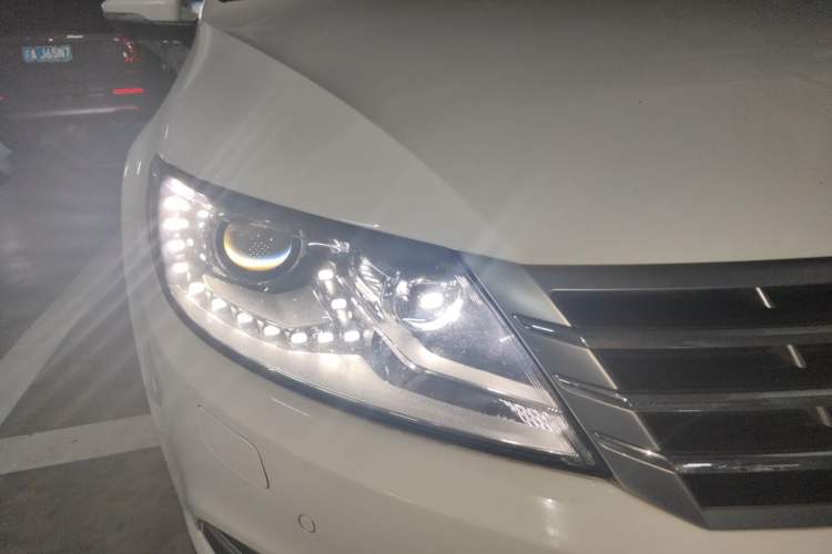 Used Volkswagen FAW-Volkswagen CC 2016 1.8TSI Luxury Model Right Front Headlight