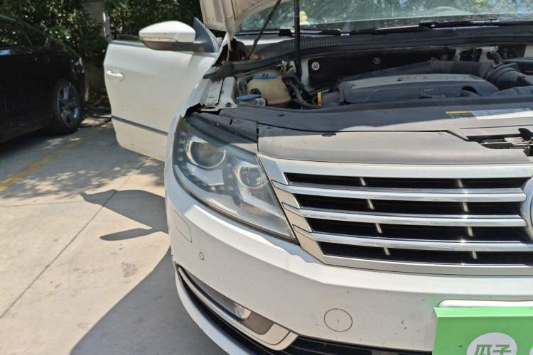 Used Volkswagen FAW-Volkswagen CC 2016 1.8TSI Luxury Model Right Front Headlight