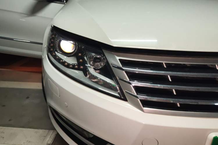 Used Volkswagen FAW-Volkswagen CC 2016 1.8TSI Luxury Model Right Front Headlight