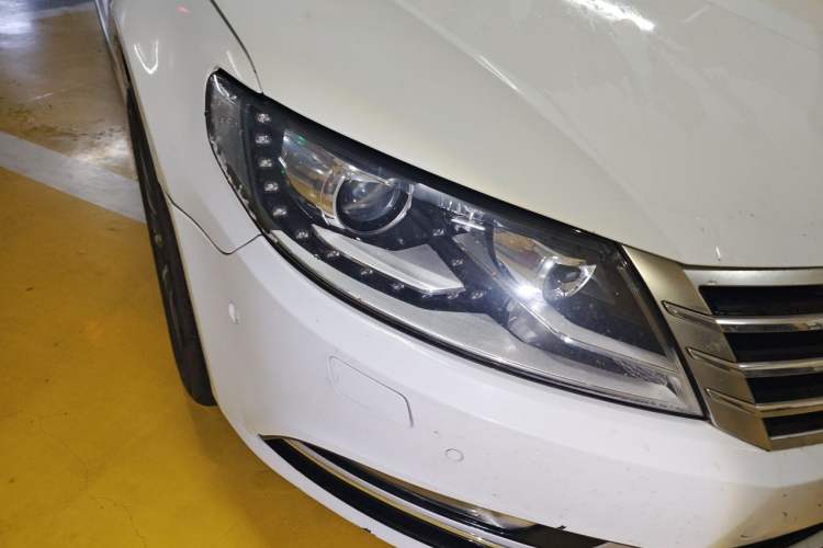 Used Volkswagen FAW-Volkswagen CC 2016 1.8TSI Luxury Model Right Front Headlight