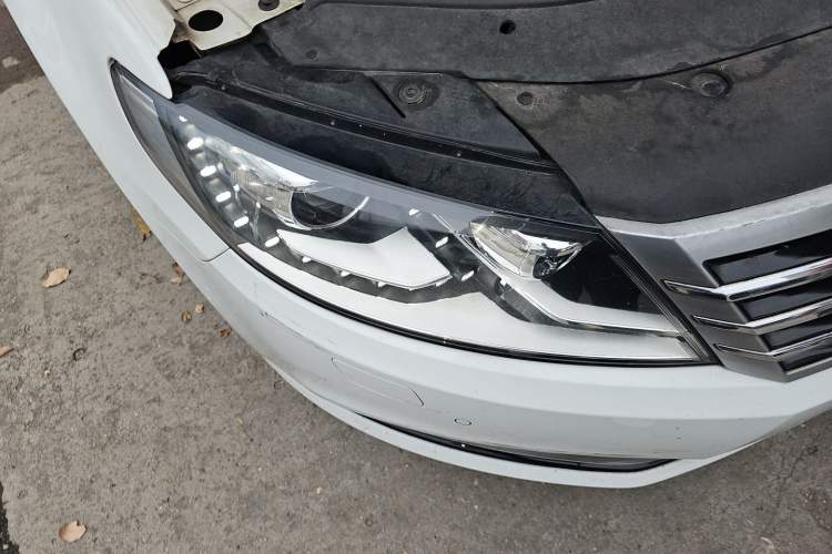 Used Volkswagen FAW-Volkswagen CC 2016 1.8TSI Prestige Model Right Front Headlight