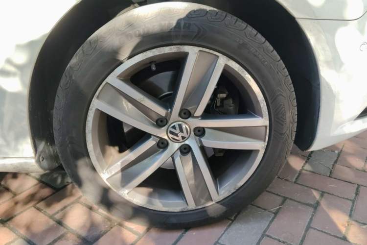 Used Volkswagen FAW-Volkswagen CC 2016 2.0 TSI Ultimate Edition Right Front Wheel Hub