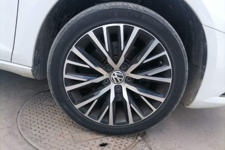Used Volkswagen FAW-Volkswagen CC 2016 2.0 TSI Ultimate Edition Right Front Wheel Hub
