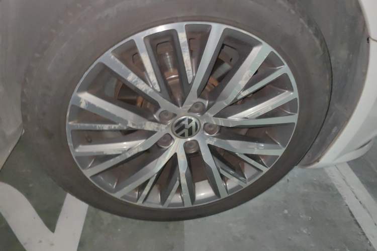 Used Volkswagen FAW-Volkswagen CC 2016 1.8TSI Luxury Model Right Front Wheel Hub