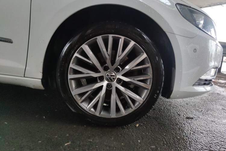 Used Volkswagen FAW-Volkswagen CC 2016 2.0 TSI Luxury Model Right Front Wheel Hub