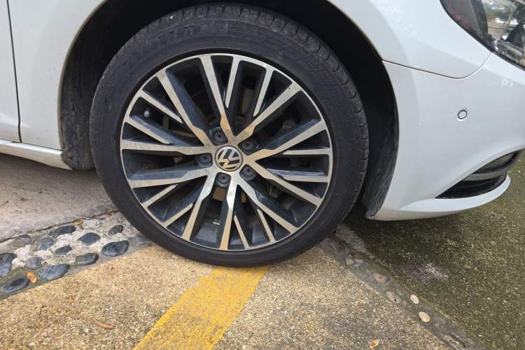 Used Volkswagen FAW-Volkswagen CC 2016 2.0 TSI Ultimate Edition Right Front Wheel Hub
