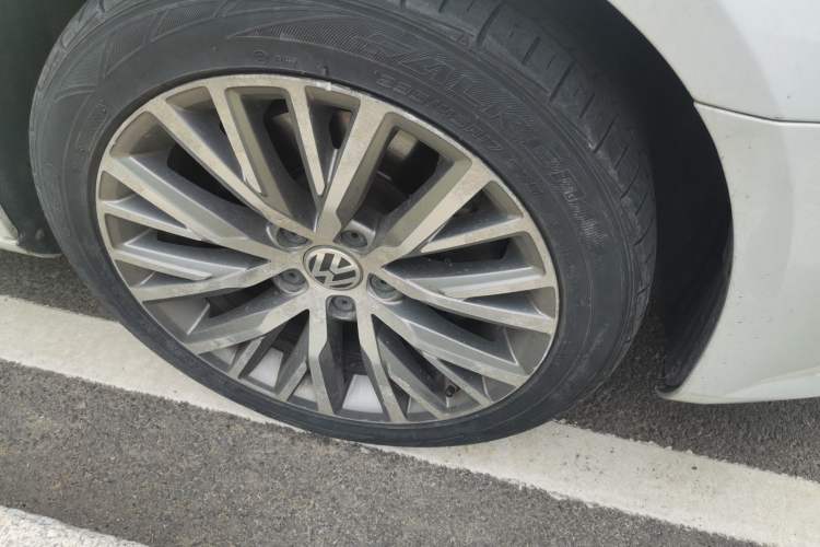 Used Volkswagen FAW-Volkswagen CC 2016 1.8TSI Luxury Model Right Front Wheel Hub