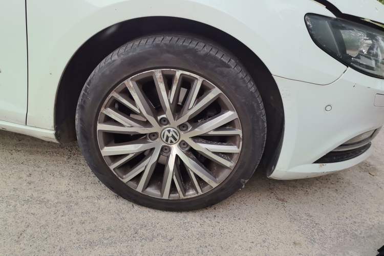 Used Volkswagen FAW-Volkswagen CC 2016 1.8TSI Luxury Model Right Front Wheel Hub