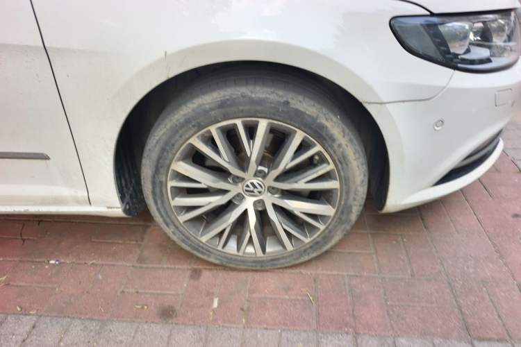 Used Volkswagen FAW-Volkswagen CC 2016 1.8TSI Luxury Model Right Front Wheel Hub