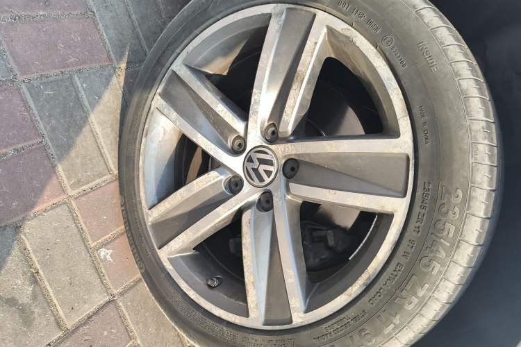 Used Volkswagen FAW-Volkswagen CC 2016 1.8TSI Luxury Model Right Front Wheel Hub