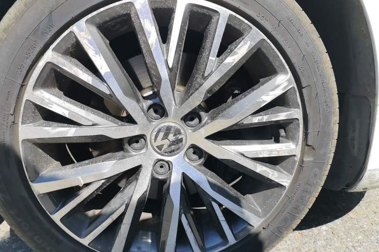Used Volkswagen FAW-Volkswagen CC 2016 1.8TSI Luxury Model Right Front Wheel Hub