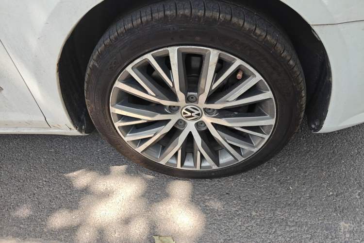 Used Volkswagen FAW-Volkswagen CC 2016 1.8TSI Luxury Model Right Front Wheel Hub