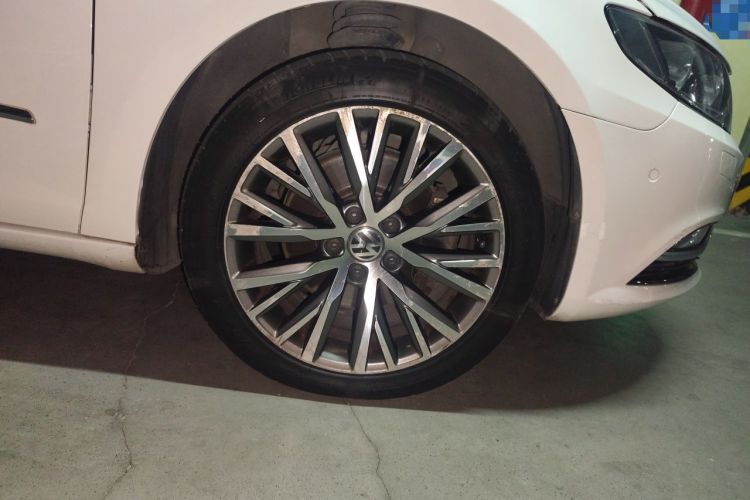 Used Volkswagen FAW-Volkswagen CC 2016 1.8TSI Luxury Model Right Front Wheel Hub