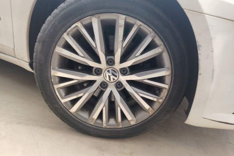 Used Volkswagen FAW-Volkswagen CC 2016 1.8TSI Luxury Model Right Front Wheel Hub