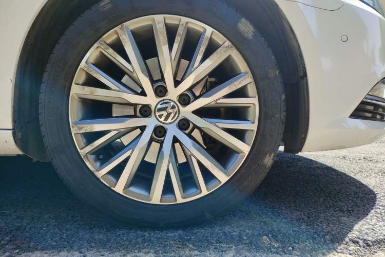 Used Volkswagen FAW-Volkswagen CC 2016 1.8TSI Luxury Model Right Front Wheel Hub