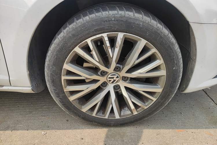 Used Volkswagen FAW-Volkswagen CC 2016 1.8TSI Luxury Model Right Front Wheel Hub
