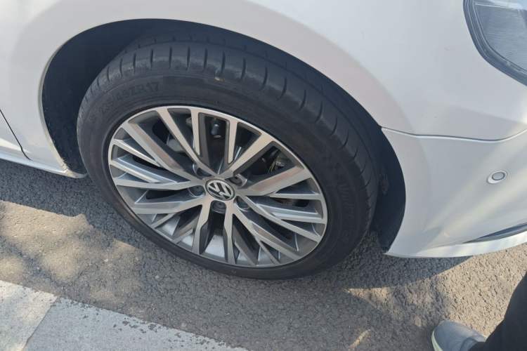 Used Volkswagen FAW-Volkswagen CC 2016 1.8TSI Prestige Model Right Front Wheel Hub