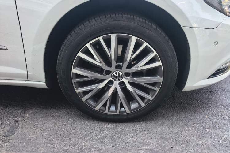 Used Volkswagen FAW-Volkswagen CC 2016 1.8TSI Luxury Model Right Front Wheel Hub