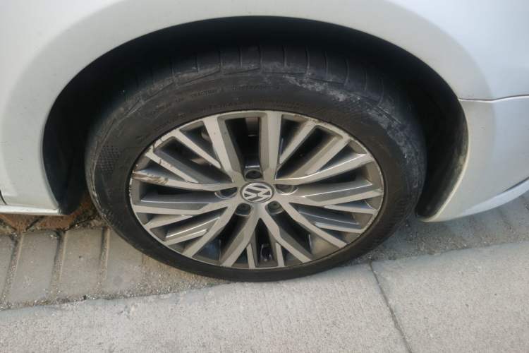 Used Volkswagen FAW-Volkswagen CC 2016 1.8TSI Luxury Model Right Front Wheel Hub