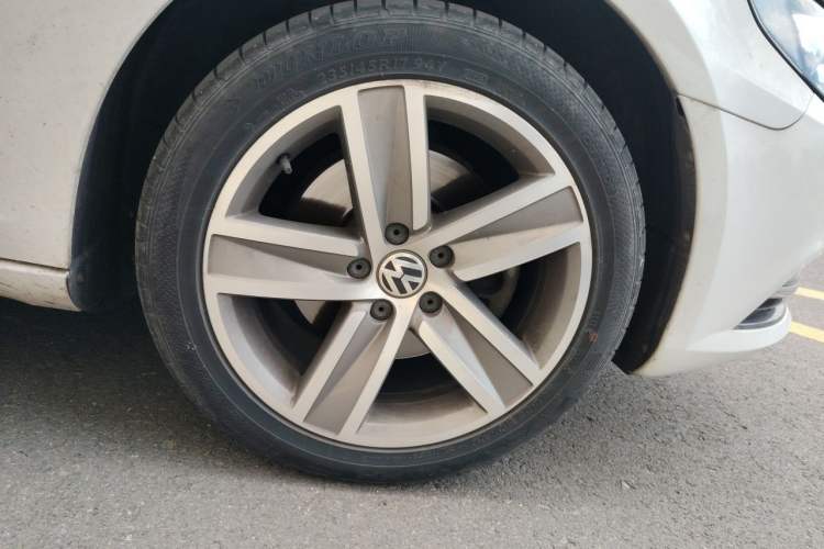 Used Volkswagen FAW-Volkswagen CC 2016 1.8TSI Prestige Model Right Front Wheel Hub