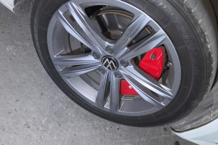 Used Volkswagen FAW-Volkswagen CC 2016 1.8TSI Prestige Model Right Front Wheel Hub