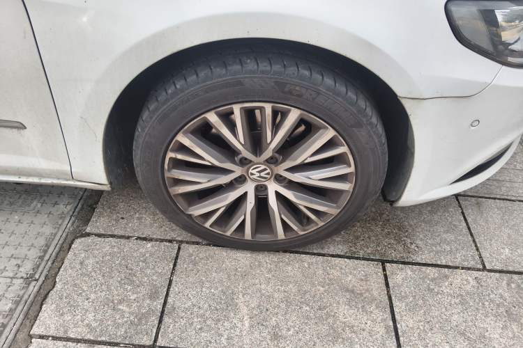 Used Volkswagen FAW-Volkswagen CC 2016 1.8TSI Luxury Model Right Front Wheel Hub