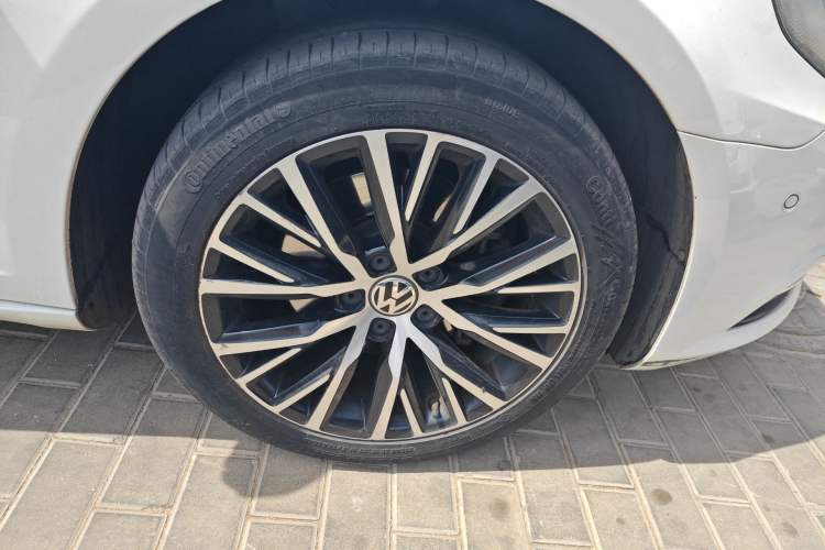 Used Volkswagen FAW-Volkswagen CC 2016 300TSI 25th Anniversary Edition Right Front Wheel Hub