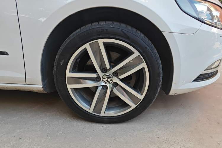 Used Volkswagen FAW-Volkswagen CC 2016 1.8TSI Luxury Model Right Front Wheel Hub