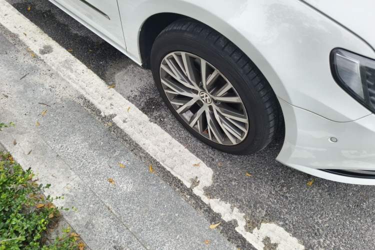Used Volkswagen FAW-Volkswagen CC 2016 1.8TSI Luxury Model Right Front Wheel Hub