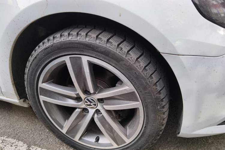 Used Volkswagen FAW-Volkswagen CC 2016 1.8TSI Luxury Model Right Front Wheel Hub