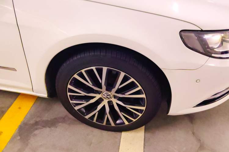 Used Volkswagen FAW-Volkswagen CC 2016 300TSI 25th Anniversary Edition Right Front Wheel Hub