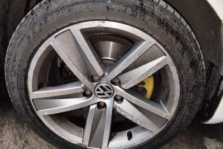 Used Volkswagen FAW-Volkswagen CC 2016 1.8TSI Prestige Model Right Front Wheel Hub