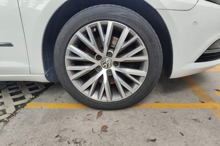 Used Volkswagen FAW-Volkswagen CC 2016 1.8TSI Luxury Model Right Front Wheel Hub