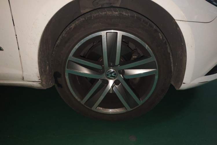 Used Volkswagen FAW-Volkswagen CC 2016 1.8TSI Prestige Model Right Front Wheel Hub