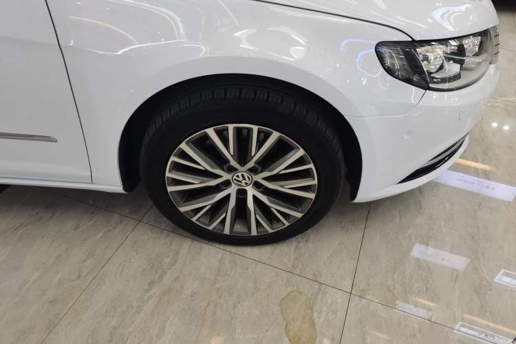 Used Volkswagen FAW-Volkswagen CC 2016 2.0 TSI Luxury Model Right Front Wheel Hub