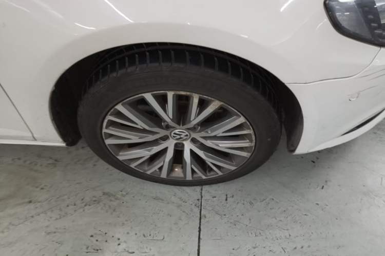 Used Volkswagen FAW-Volkswagen CC 2016 1.8TSI Luxury Model Right Front Wheel Hub