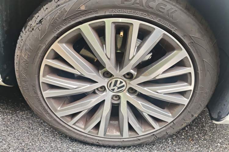 Used Volkswagen FAW-Volkswagen CC 2016 1.8TSI Luxury Model Right Front Wheel Hub