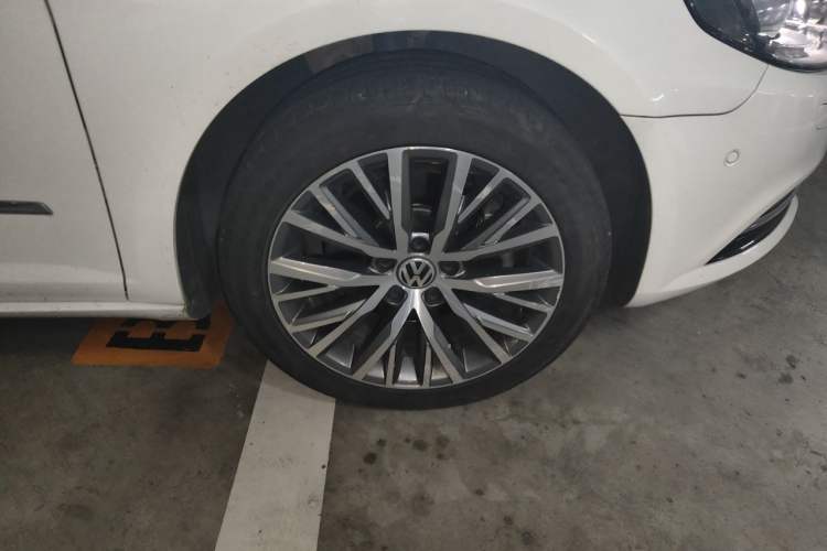 Used Volkswagen FAW-Volkswagen CC 2016 1.8TSI Luxury Model Right Front Wheel Hub