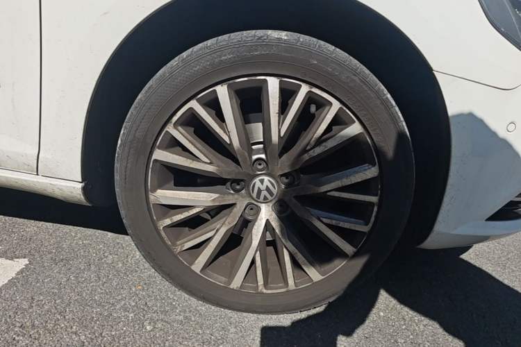 Used Volkswagen FAW-Volkswagen CC 2016 2.0 TSI Ultimate Edition Right Front Wheel Hub