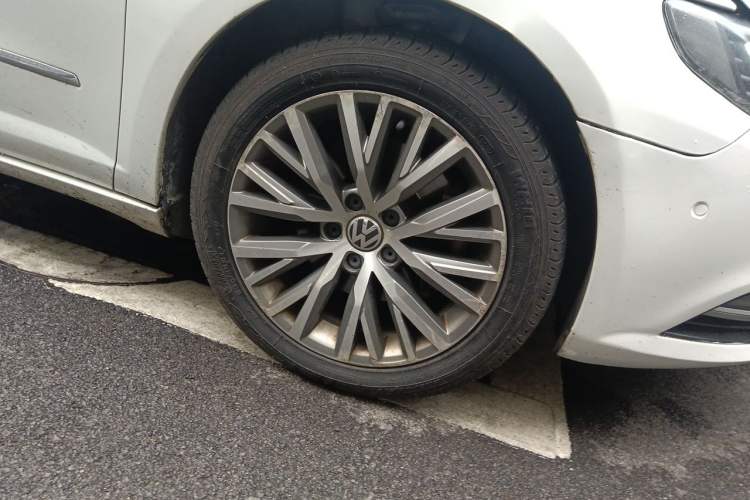 Used Volkswagen FAW-Volkswagen CC 2016 1.8TSI Luxury Model Right Front Wheel Hub