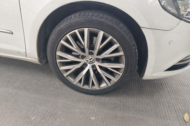 Used Volkswagen FAW-Volkswagen CC 2016 1.8TSI Luxury Model Right Front Wheel Hub