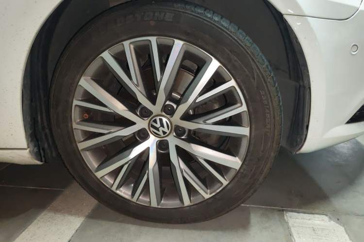 Used Volkswagen FAW-Volkswagen CC 2016 1.8TSI Luxury Model Right Front Wheel Hub